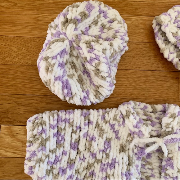 5-Piece Hand-knit Baby Set - 3-6 months - Picture 4 of 6